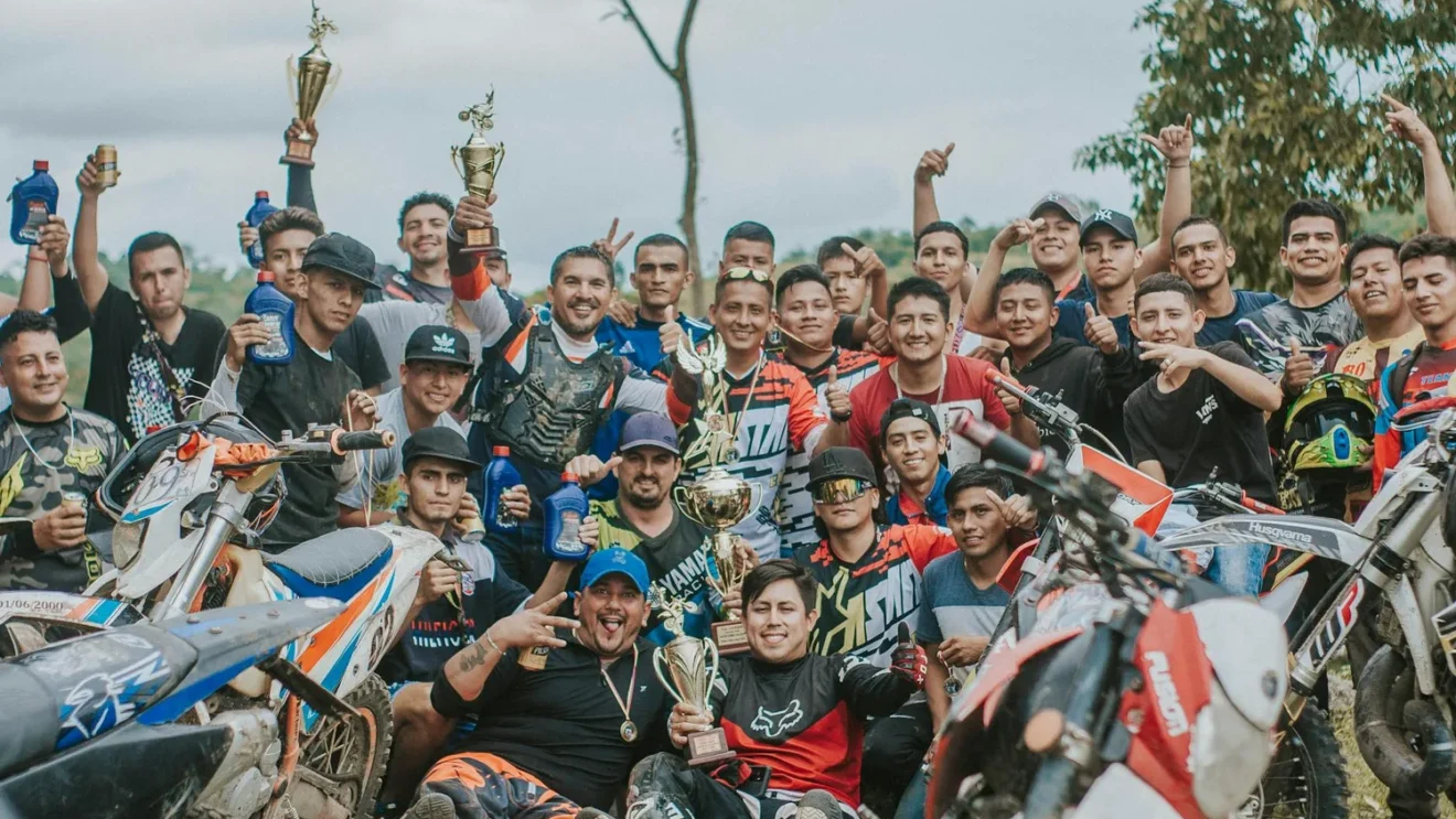 Champion du monde motocross : parcours, règles et légendes