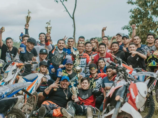 Champion du monde motocross : parcours, règles et légendes