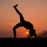 Yoga fitness hybride vinyasa : la pratique qui change tout