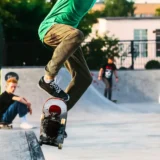 Skateboard tricks pour débutant : par où commencer ?
